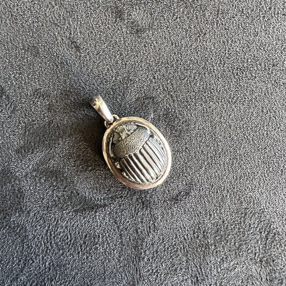 David Yurman Large Petrvs Scarab Pendant in Sterling Silver - RARE - Picture 5 of 15